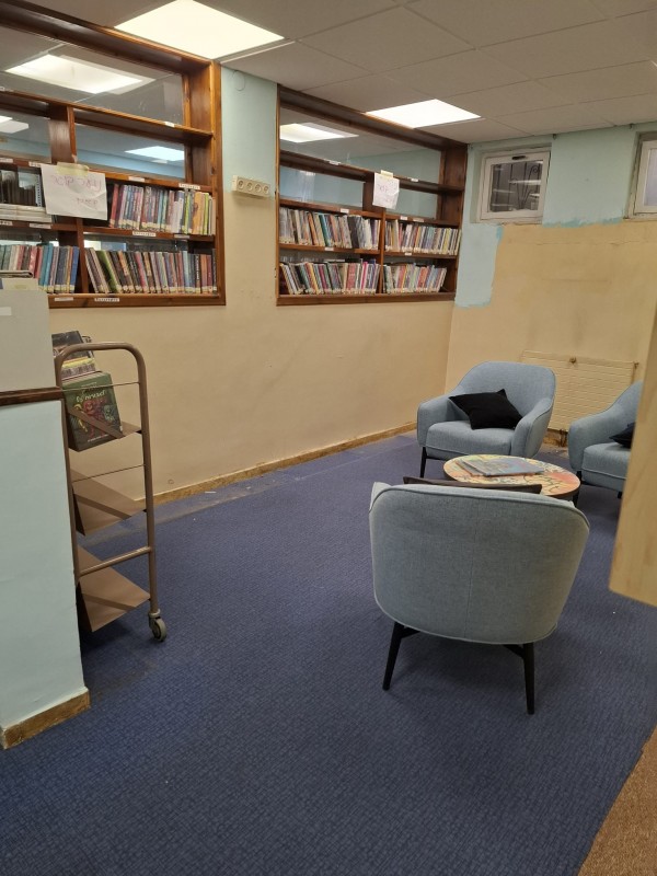 שיפוץ מתבשל בספריה בקריית ארבע